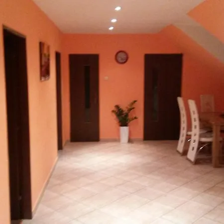 アパート U Mareka